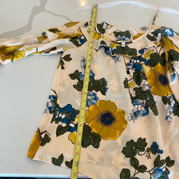 Joie silk birtha cold shoulder top yellow floral - Picture 7 of 8